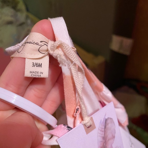 Outfit 3-6 - Picture 3 of 3